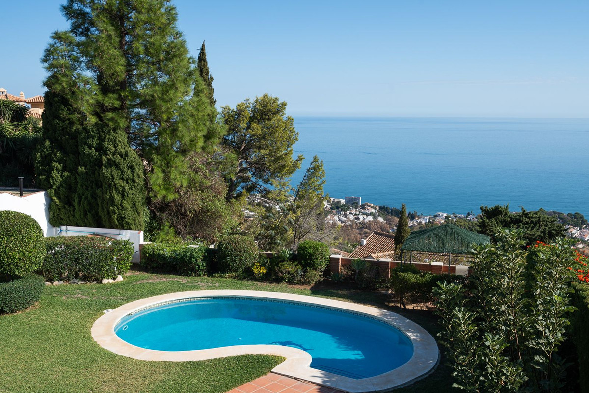 4b6fc21331eaa7f5e5a97bbef2c05428 - 14