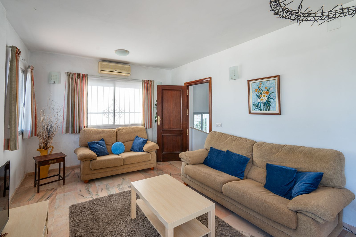 4b6fc21331eaa7f5e5a97bbef2c05428 - 19