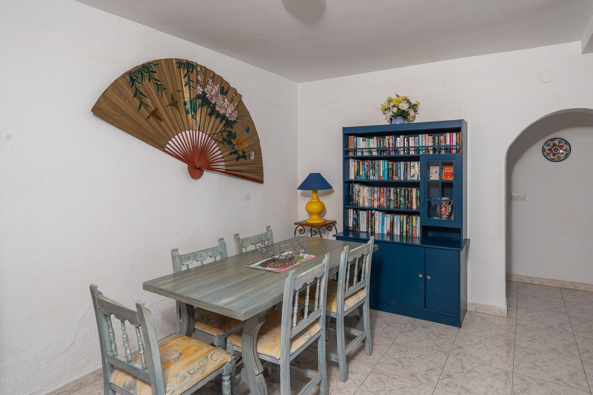 4b6fc21331eaa7f5e5a97bbef2c05428 - 21