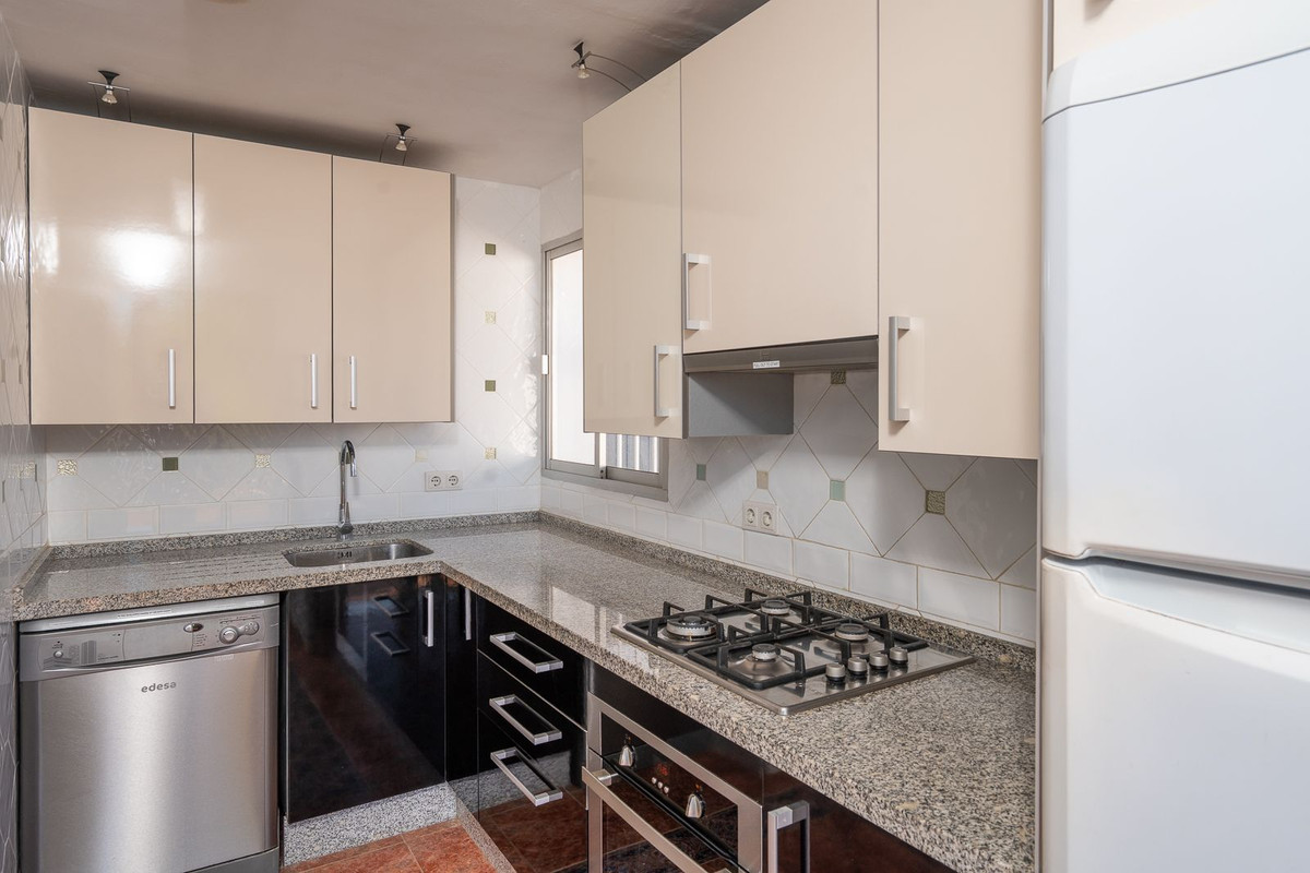 4b6fc21331eaa7f5e5a97bbef2c05428 - 23