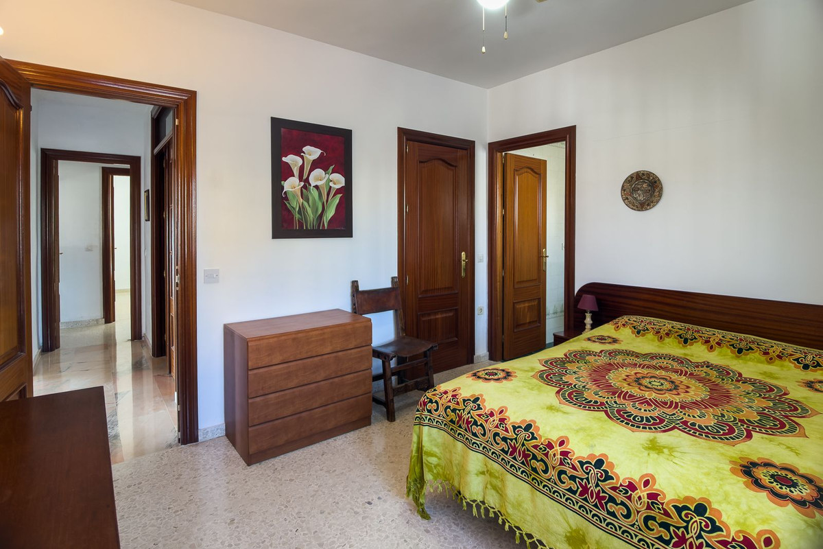 4b6fc21331eaa7f5e5a97bbef2c05428 - 32