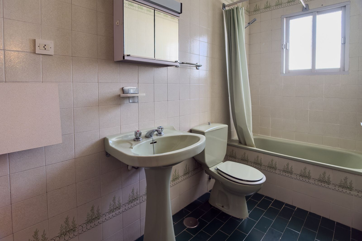 4b6fc21331eaa7f5e5a97bbef2c05428 - 33