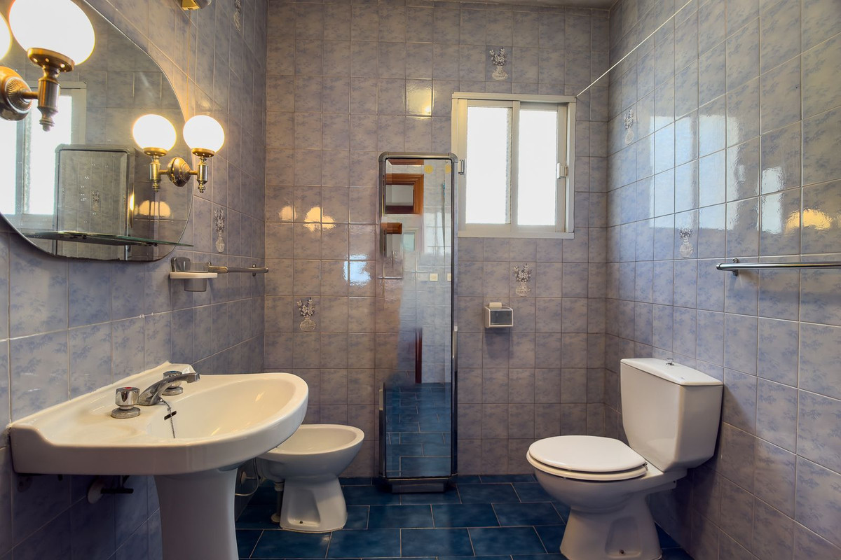 4b6fc21331eaa7f5e5a97bbef2c05428 - 34