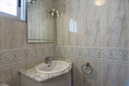 4b6fc21331eaa7f5e5a97bbef2c05428 - 41