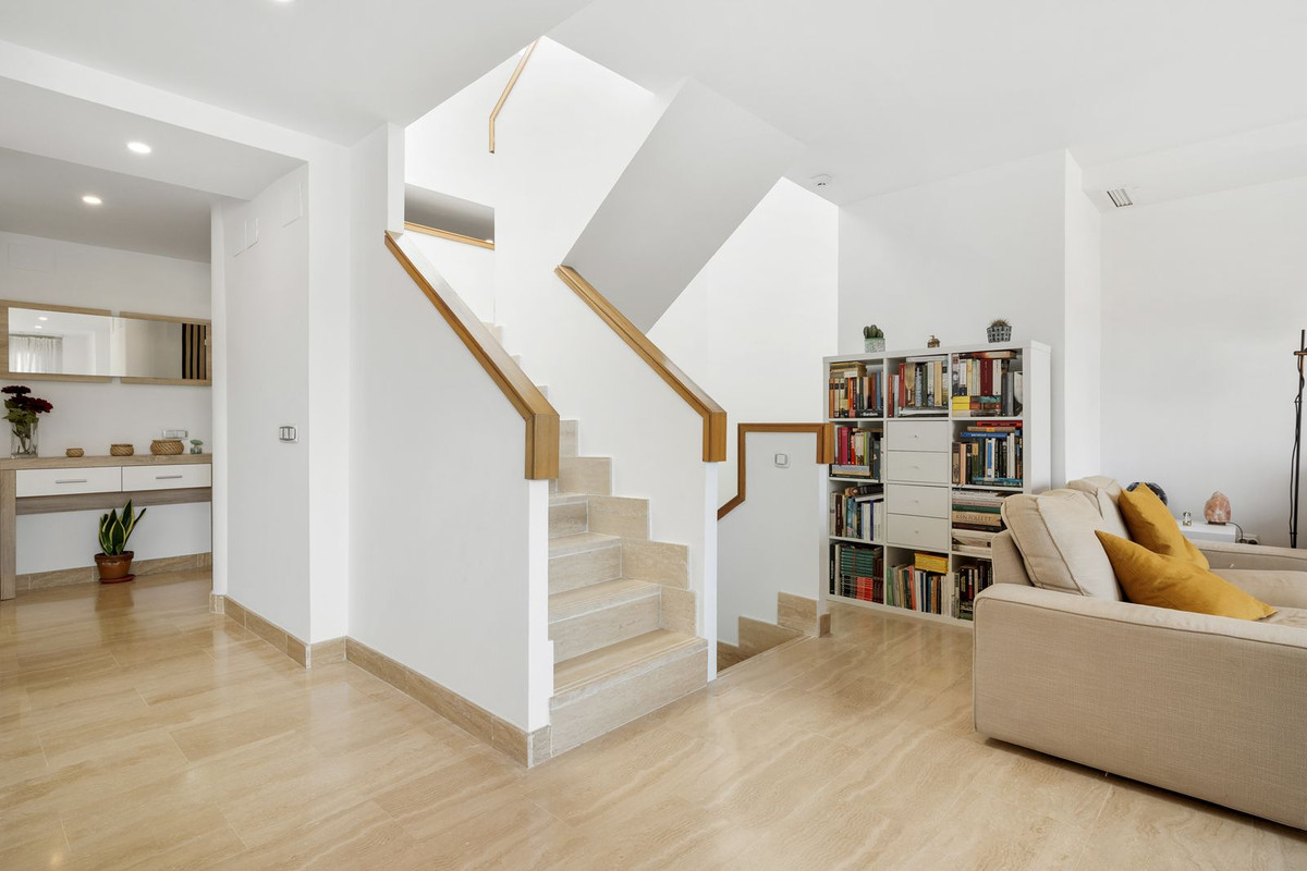 4b7ff21034a5cfcbbcf5d411401b4366 - 12