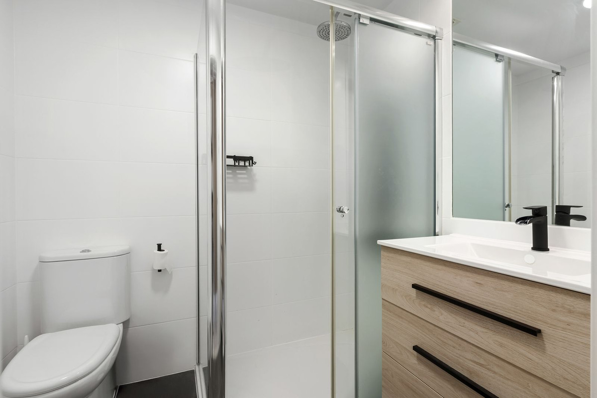 4b7ff21034a5cfcbbcf5d411401b4366 - 18