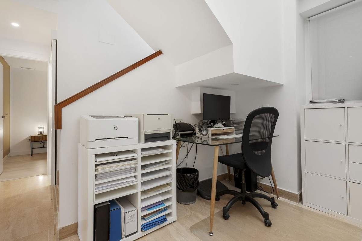 4b7ff21034a5cfcbbcf5d411401b4366 - 19