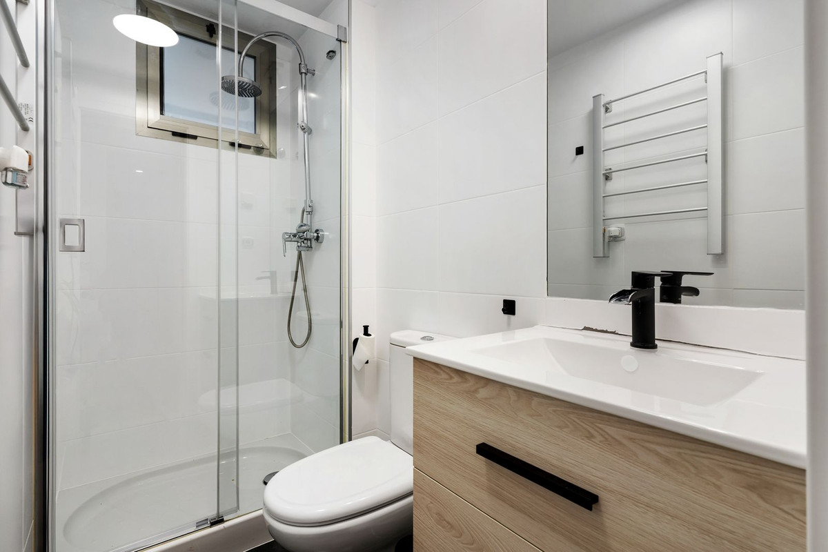 4b7ff21034a5cfcbbcf5d411401b4366 - 24