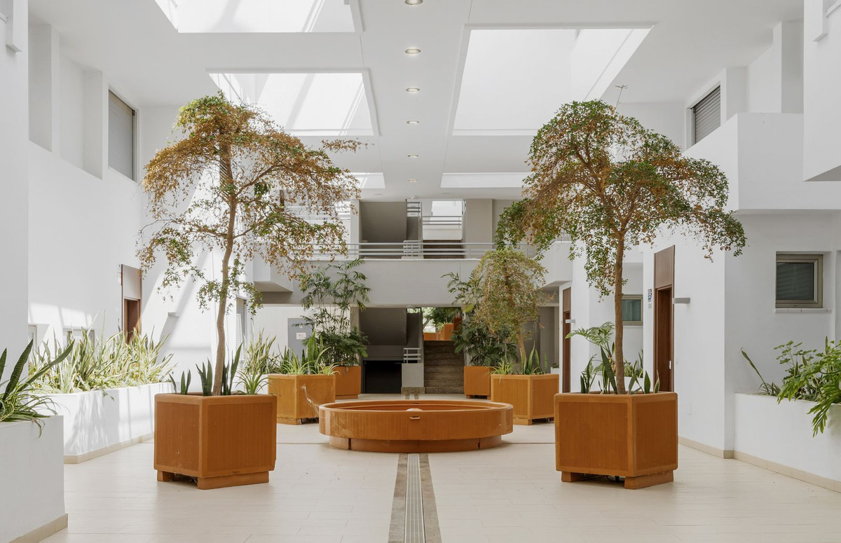 4b7ff21034a5cfcbbcf5d411401b4366 - 38