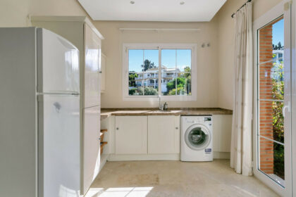 4c7f2b22d38036a653f0930945acb1f0 - 41