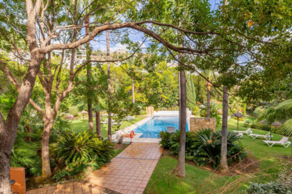 4d25a4f5eb75c6d090dec0a22b22141a - 13