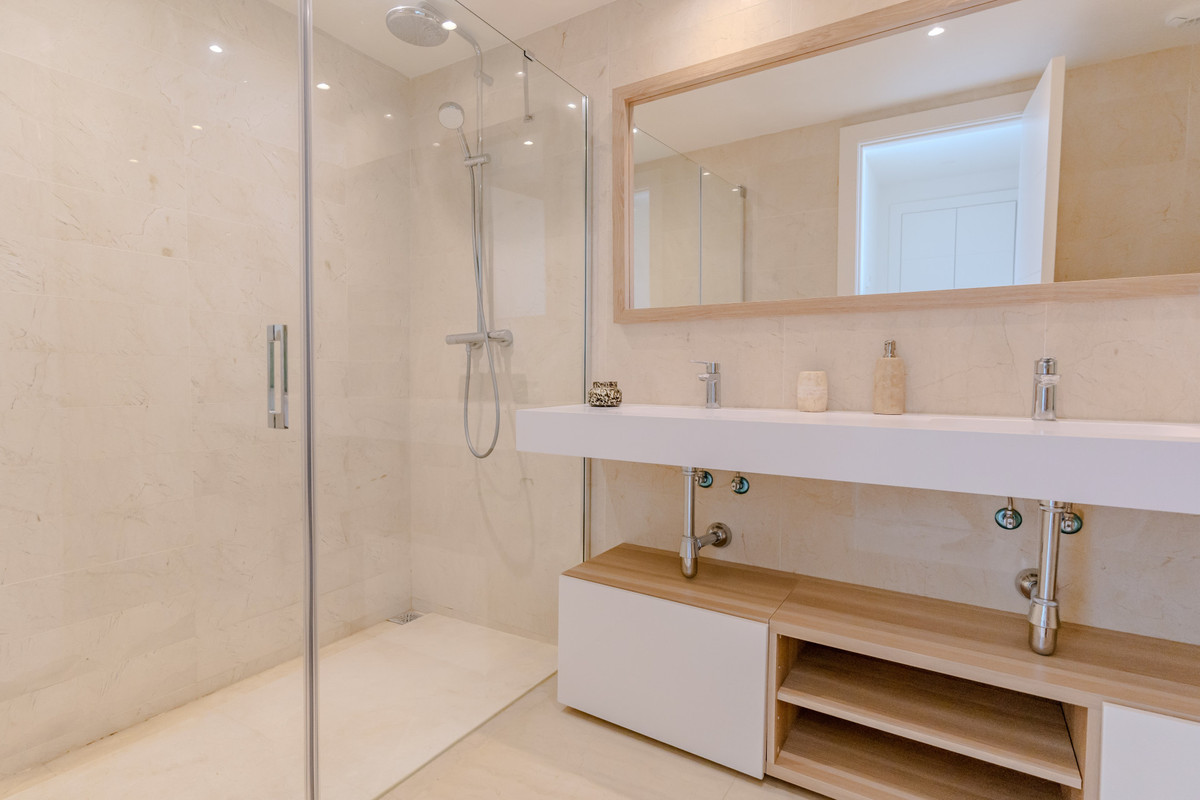 4e283d955f94d50eb8b3f022925c1019 - 17