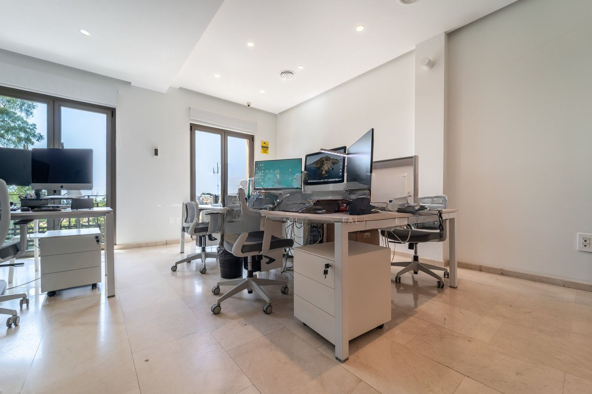 4e4c2e215ce70edf205af5ae44948b53 - 12