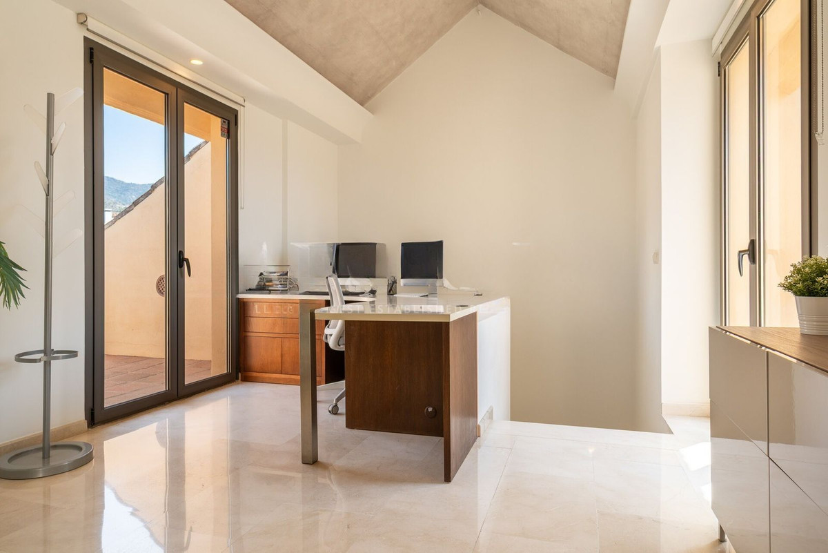 4e4c2e215ce70edf205af5ae44948b53 - 23