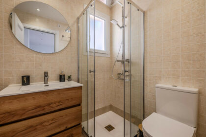 5549fe8352bf0c6b2ce1bdb5ef74b98e - 8