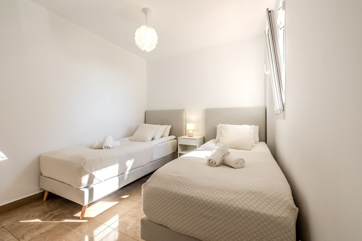 5549fe8352bf0c6b2ce1bdb5ef74b98e - 9