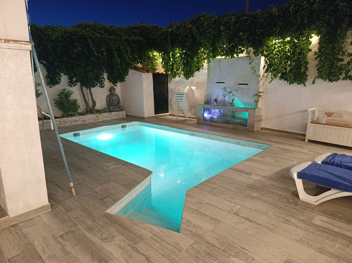 560bb541c9a1014a2a0a78b7a957281c - 17