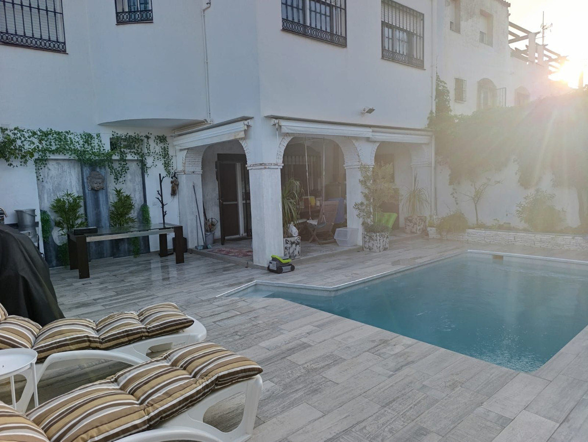 560bb541c9a1014a2a0a78b7a957281c - 19