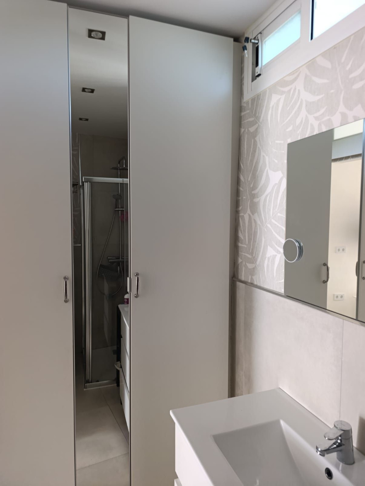 560bb541c9a1014a2a0a78b7a957281c - 24