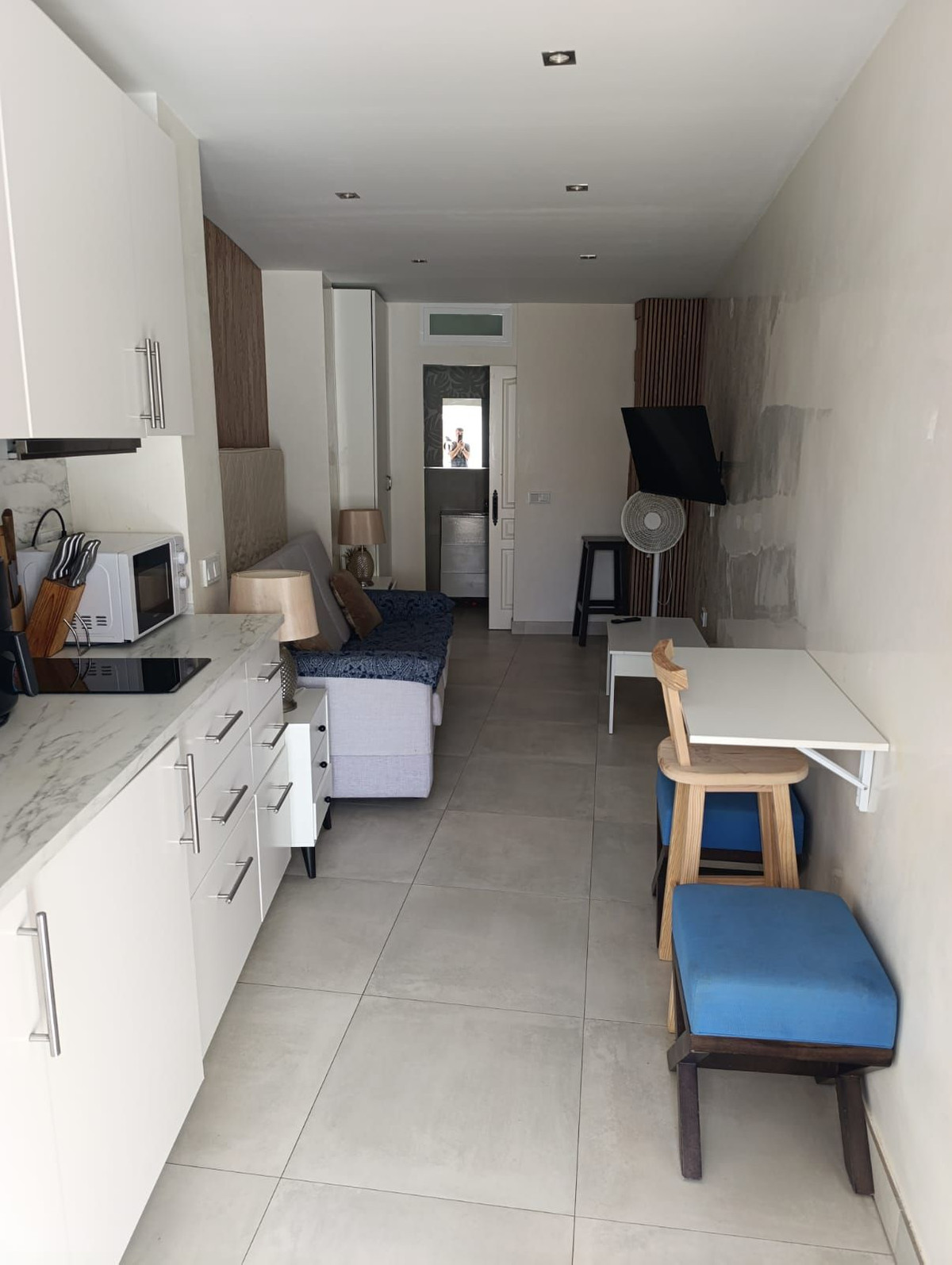 560bb541c9a1014a2a0a78b7a957281c - 27