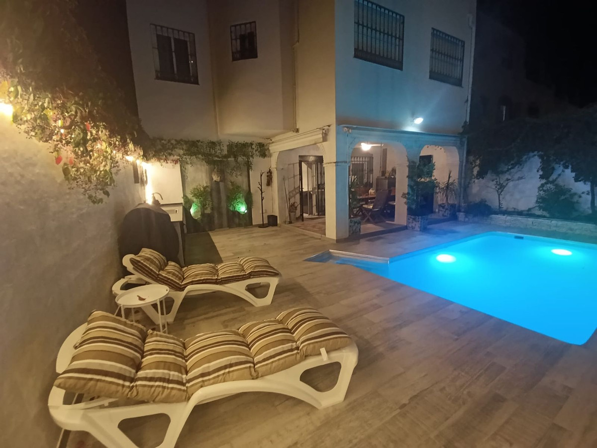 560bb541c9a1014a2a0a78b7a957281c - 28