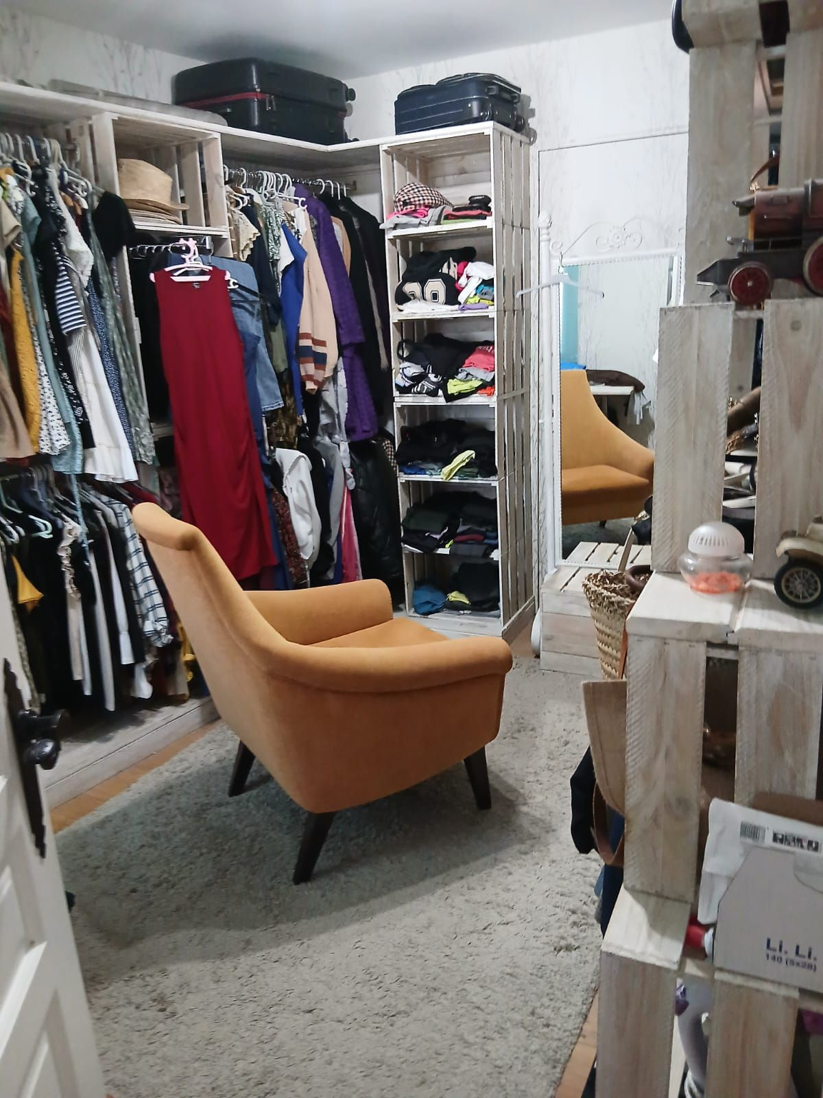 560bb541c9a1014a2a0a78b7a957281c - 34