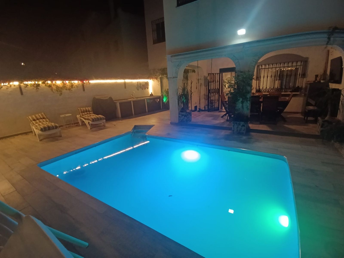 560bb541c9a1014a2a0a78b7a957281c - 5