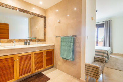 5927210b49e4955bb5d8c6baed75d65d - 16