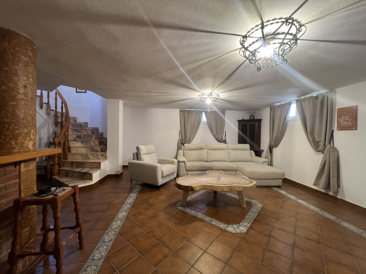 5934c33b61b69ed13681afaf5ef84afc - 12