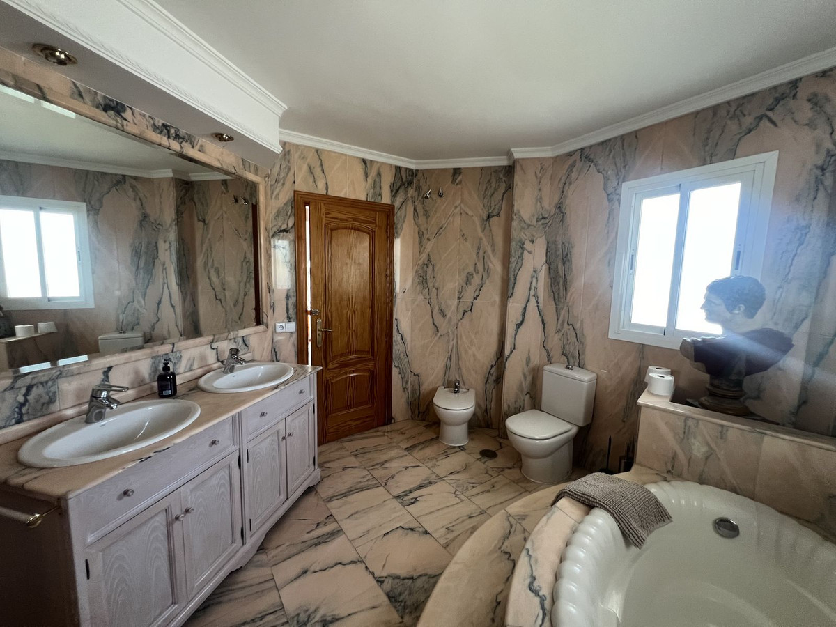 5934c33b61b69ed13681afaf5ef84afc - 18