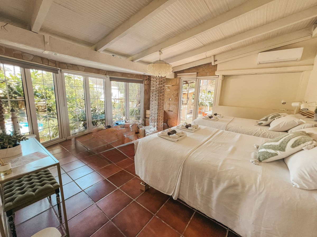 599b6c115ec9dcbe3b4f4b8ccd107d8e - 13