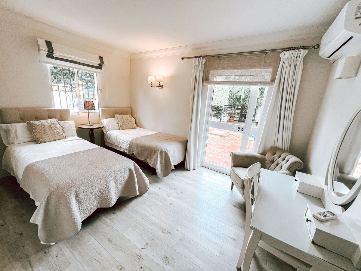 599b6c115ec9dcbe3b4f4b8ccd107d8e - 15