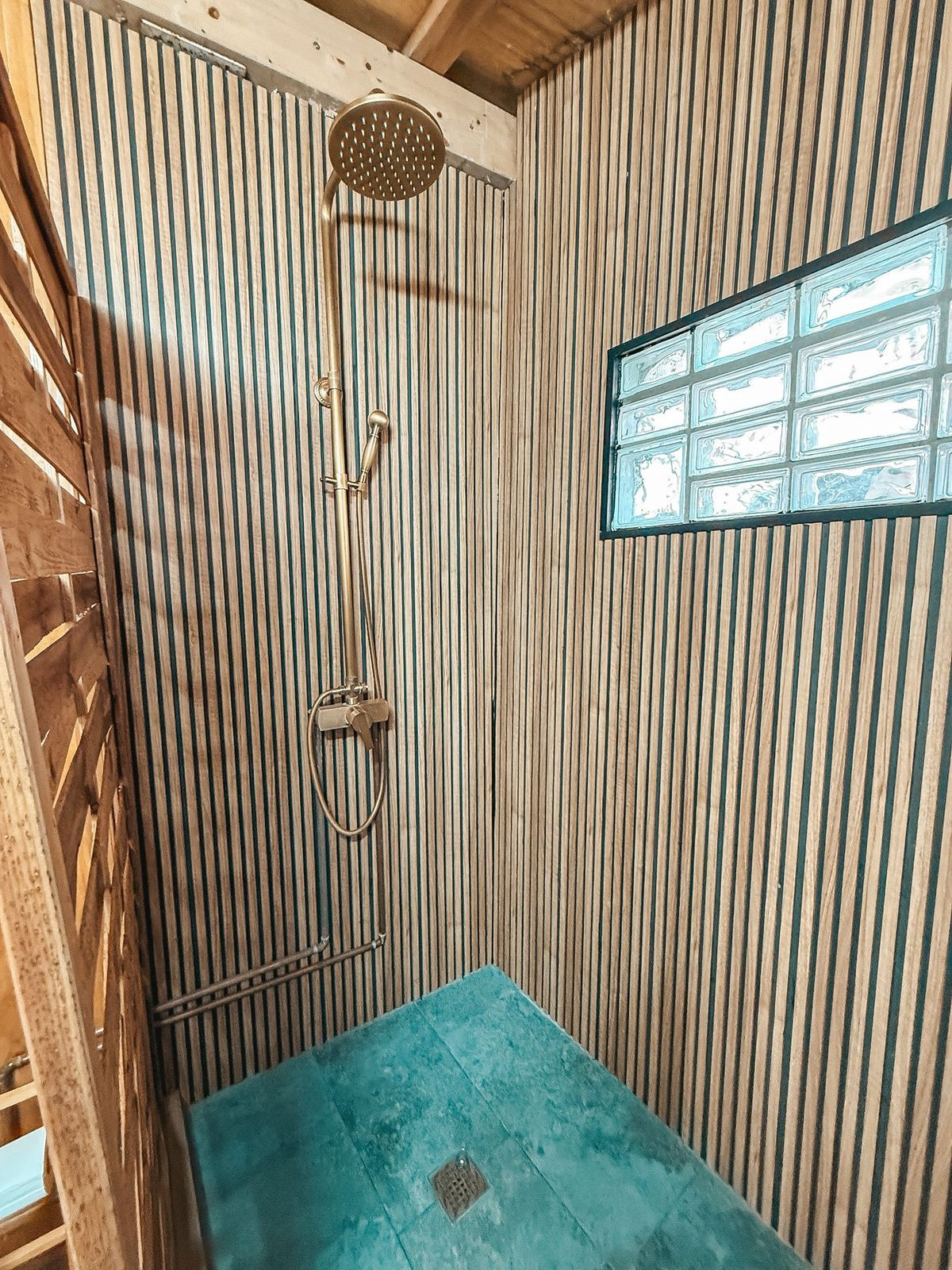 599b6c115ec9dcbe3b4f4b8ccd107d8e - 21