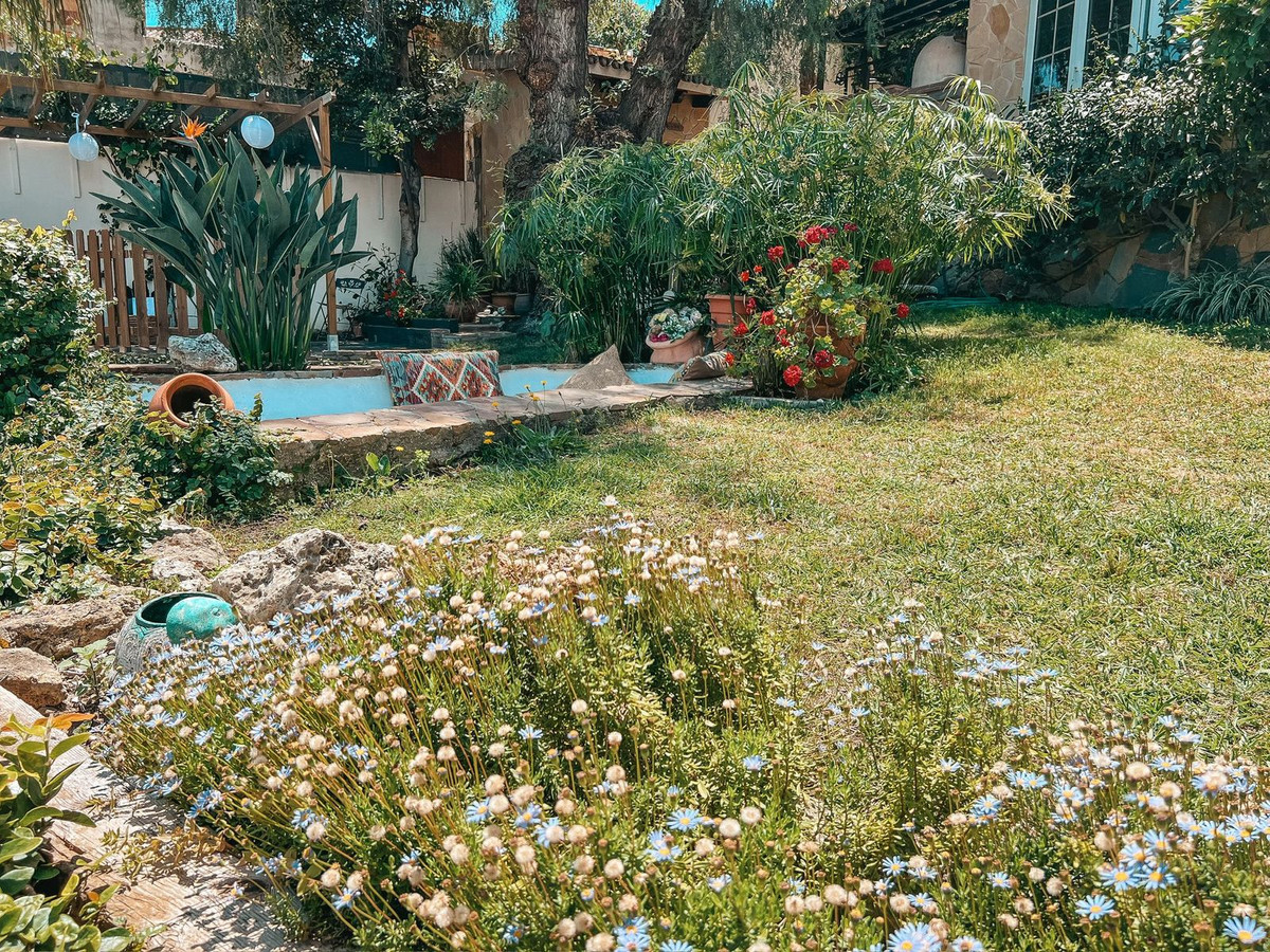 599b6c115ec9dcbe3b4f4b8ccd107d8e - 22