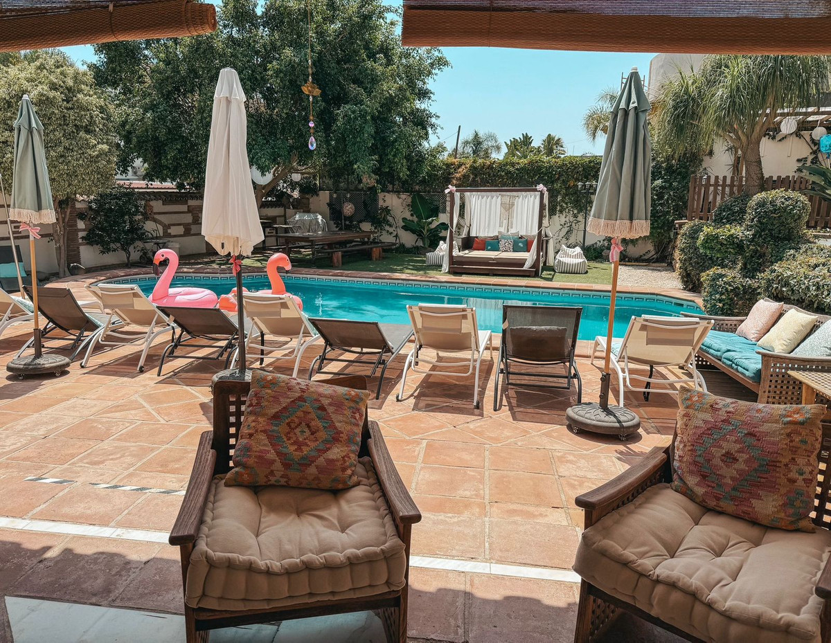 599b6c115ec9dcbe3b4f4b8ccd107d8e - 3