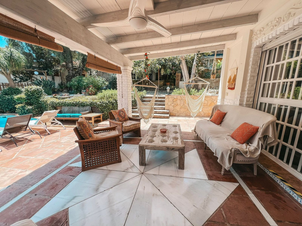 599b6c115ec9dcbe3b4f4b8ccd107d8e - 4