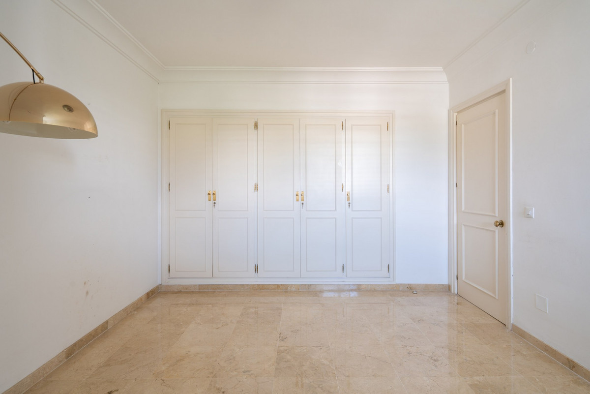 5bc31e76ea370eb97d550dc8b4572012 - 16