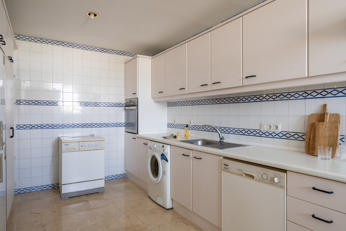 5bc31e76ea370eb97d550dc8b4572012 - 18