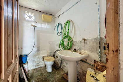 5e1ebdba304506a7b06575ed4e75e2cf - 17