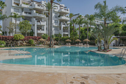 5f604c2b60b5a34a5de4b60739789bee - 15