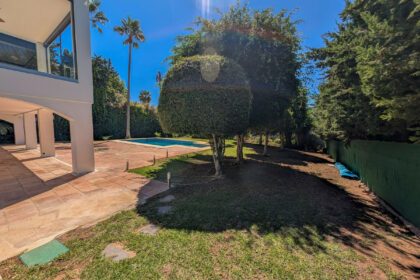 6052c3702b7df3fae7270b43451de172 - 52