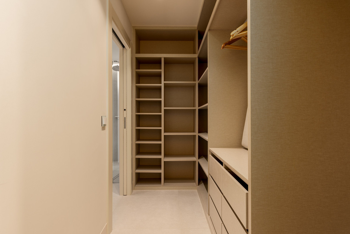 6150083e089b9e5f46bb5aecb81178e3 - 13