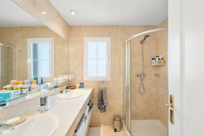 61804aa67d3649fb45b8236585f64b7a - 13