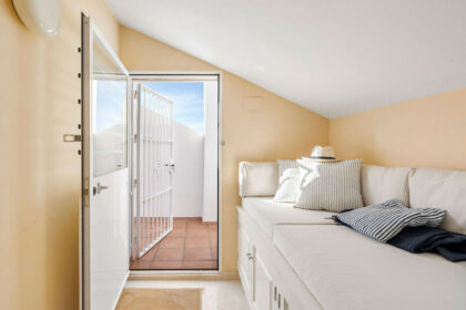 61804aa67d3649fb45b8236585f64b7a - 17