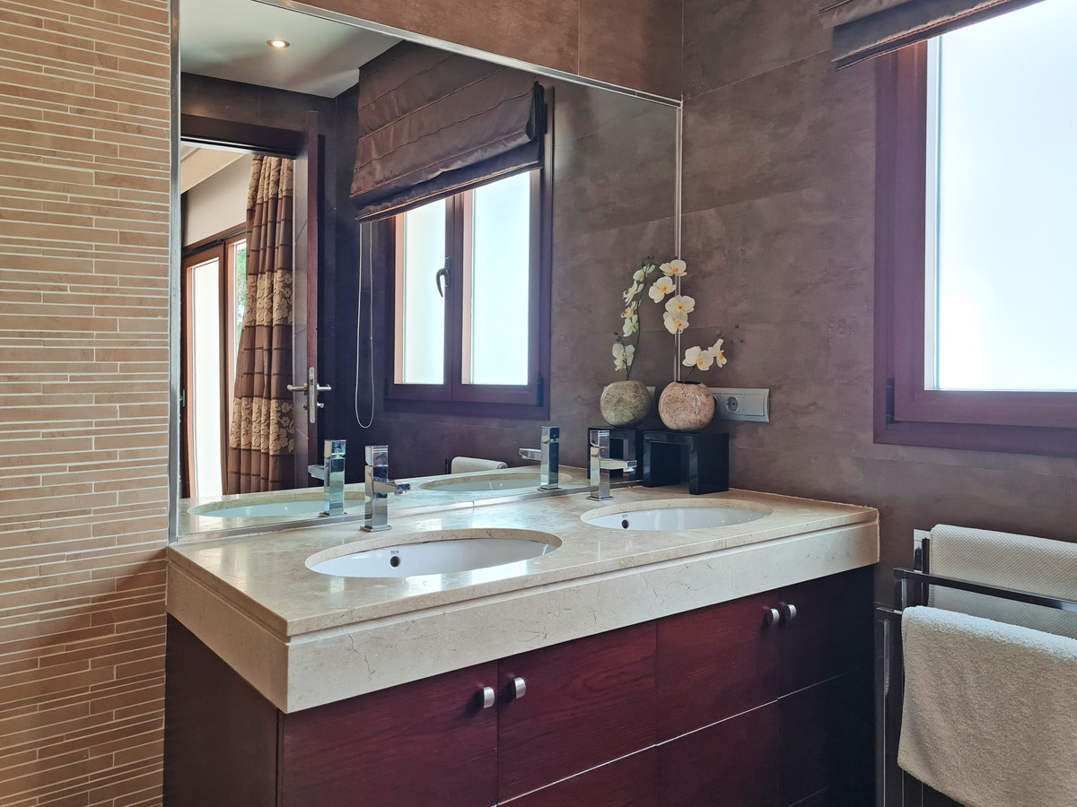 62a2f3ccfccdb44ffc38234a73e7ee9c - 32