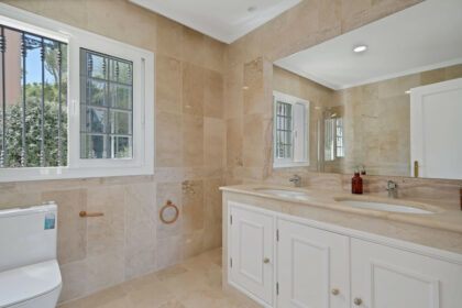 62ef30eb0ca8ebe25a876166af173f17 - 23