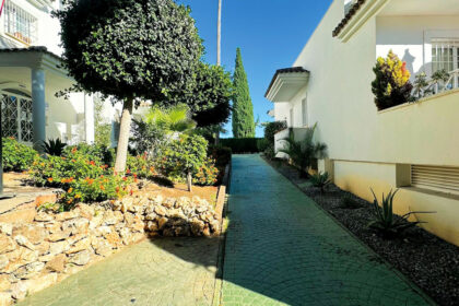 640386530105399988d54ca78f600f87 - 19