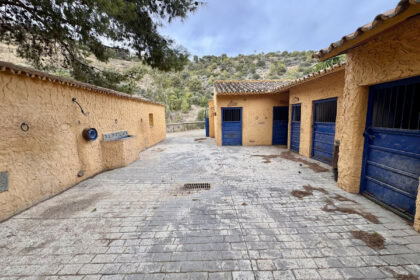 6463bdee4aa90e5f2b64409f3b70ce47 - 81