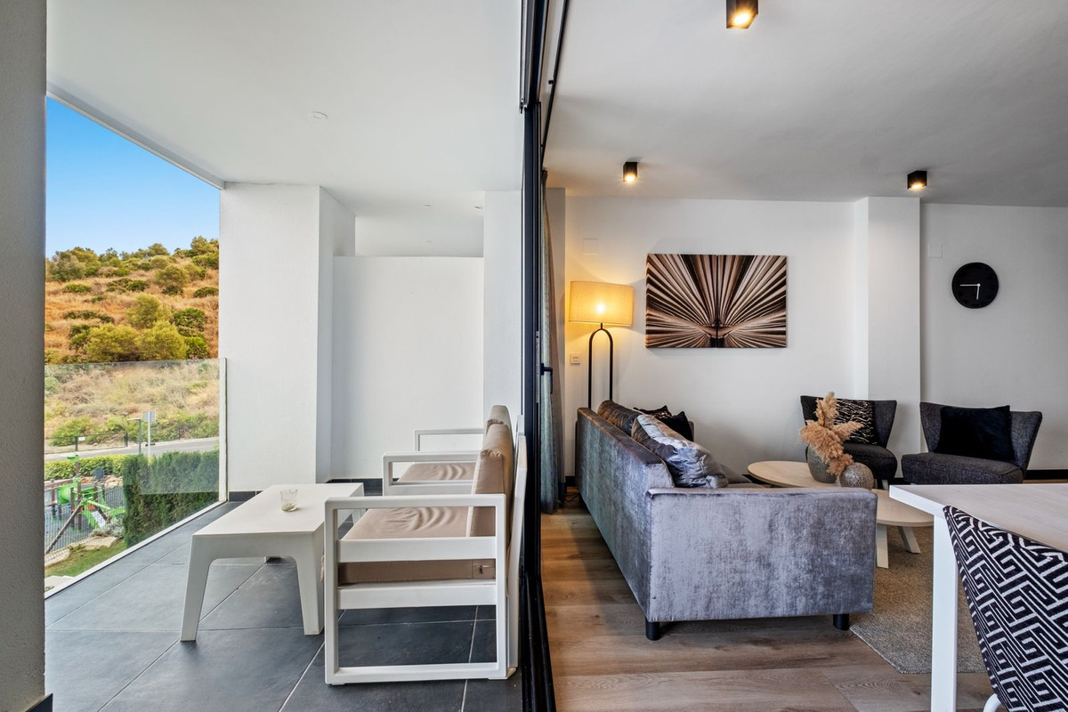 6501c44ea3e3013c859a713af7bbe21e - 32