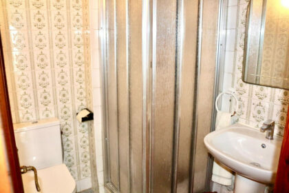 65cf20f70174a70449b90424cdf4c923 - 12